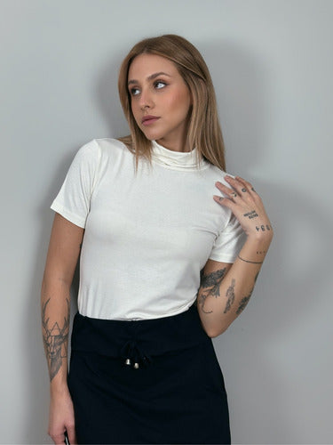 Blusa Gola Alta Manga Curta Em Viscolycra-off White Off White