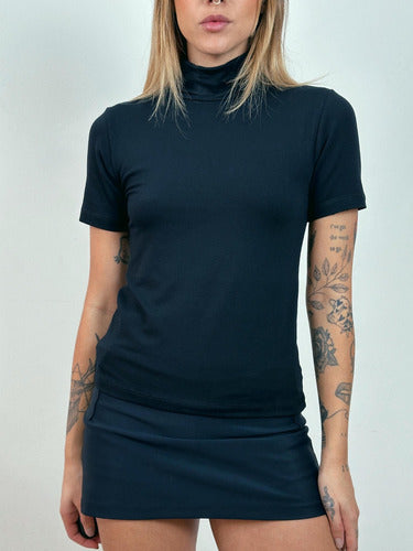 Blusa Gola Alta Manga Curta Em Viscolycra-preta Preto