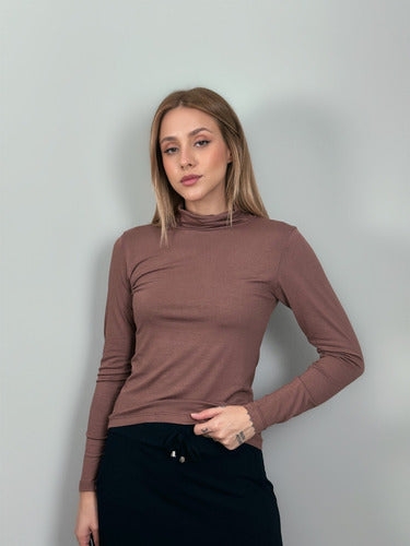 Blusa Manga Longa Gola Alta Segunda Pele Em Viscolycra-marro Marrom