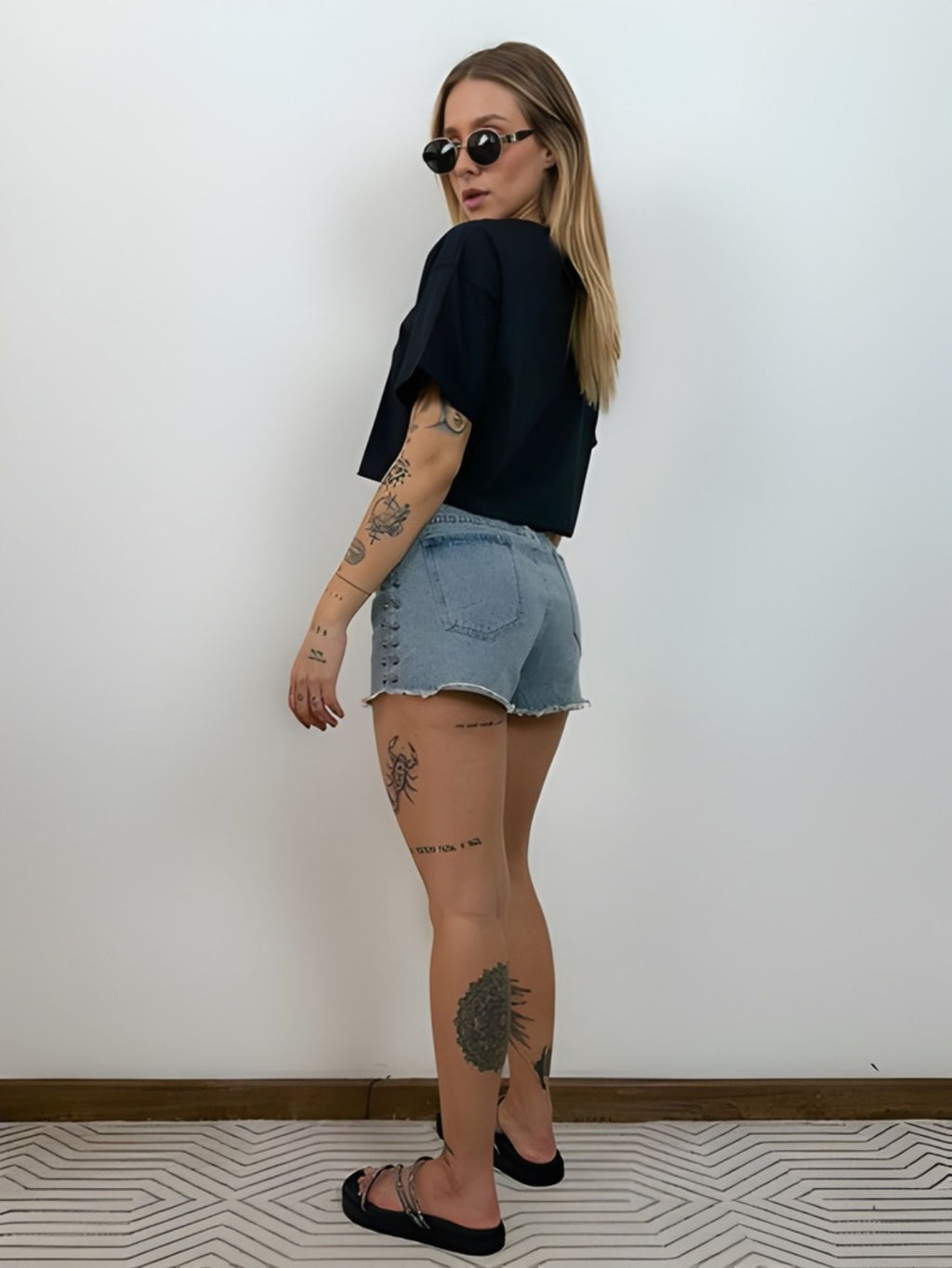 Camiseta Aveloz Feminina Cropped Preta