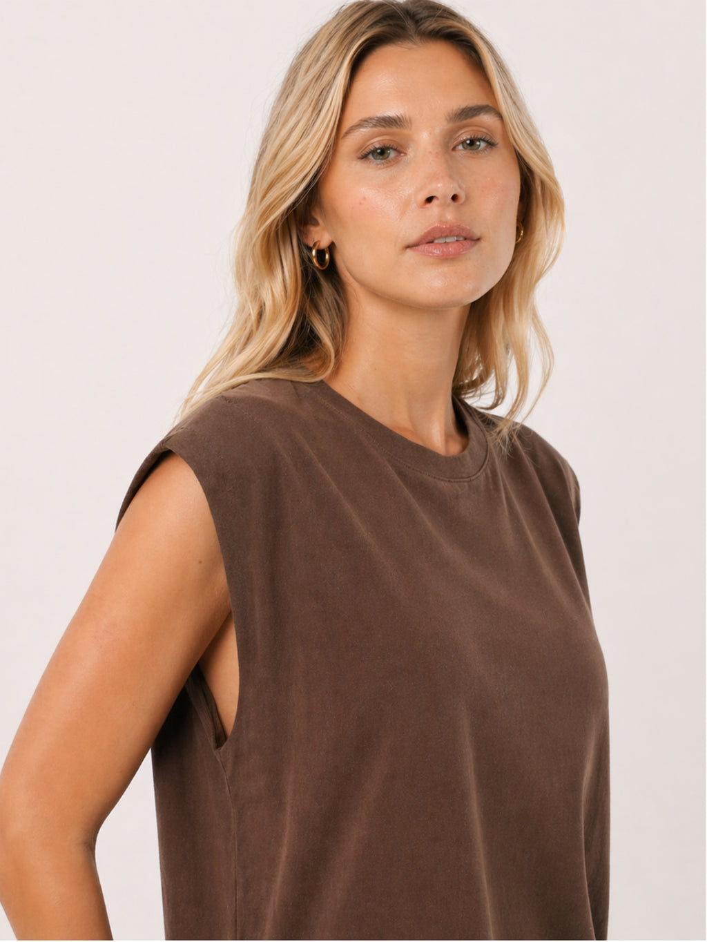 Vestido Longo Muscle Tee Em Algodão Com Bolso Aveloz Marrom