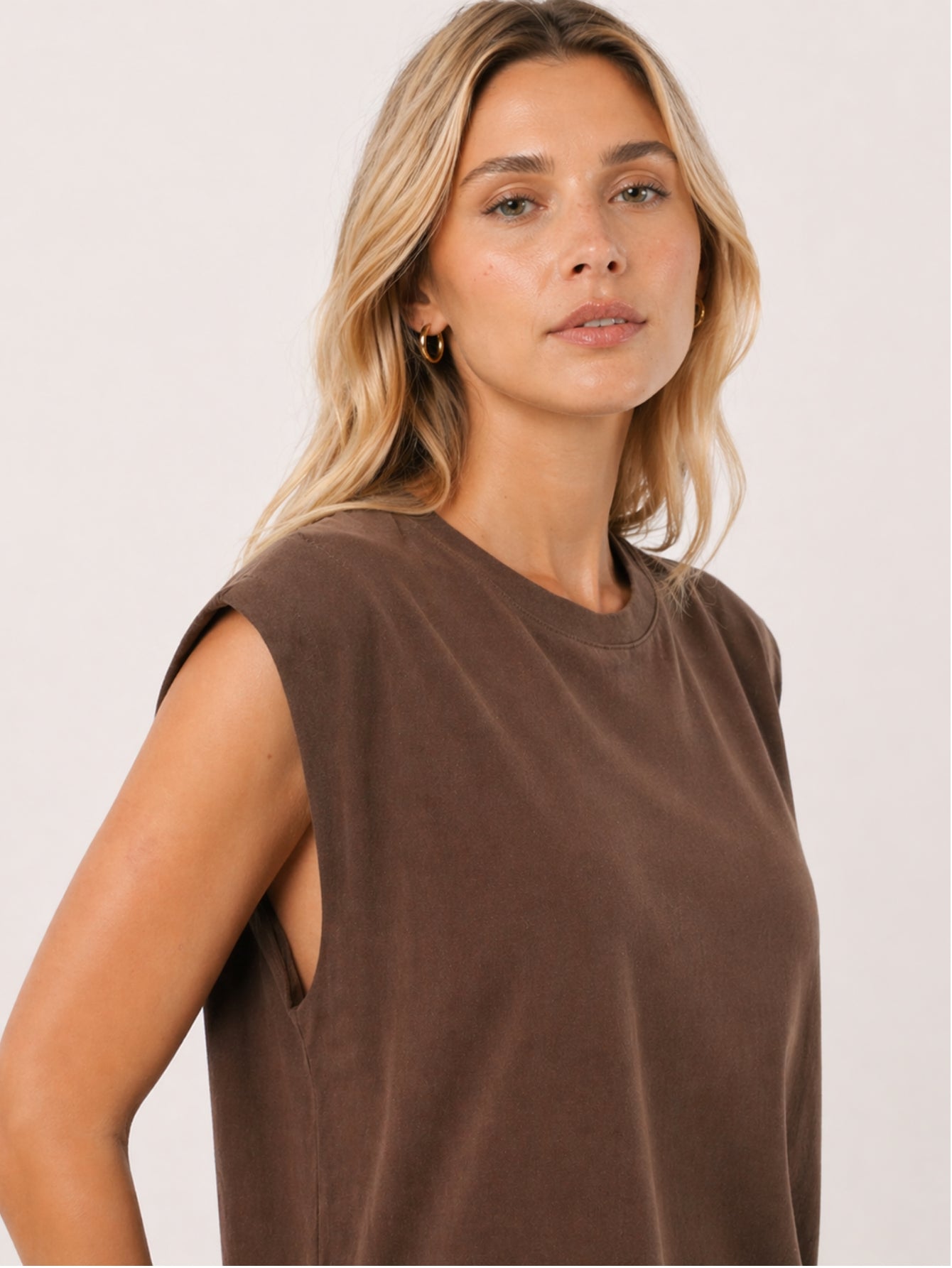 Vestido Longo Muscle Tee Em Algodão Com Bolso Aveloz Marrom