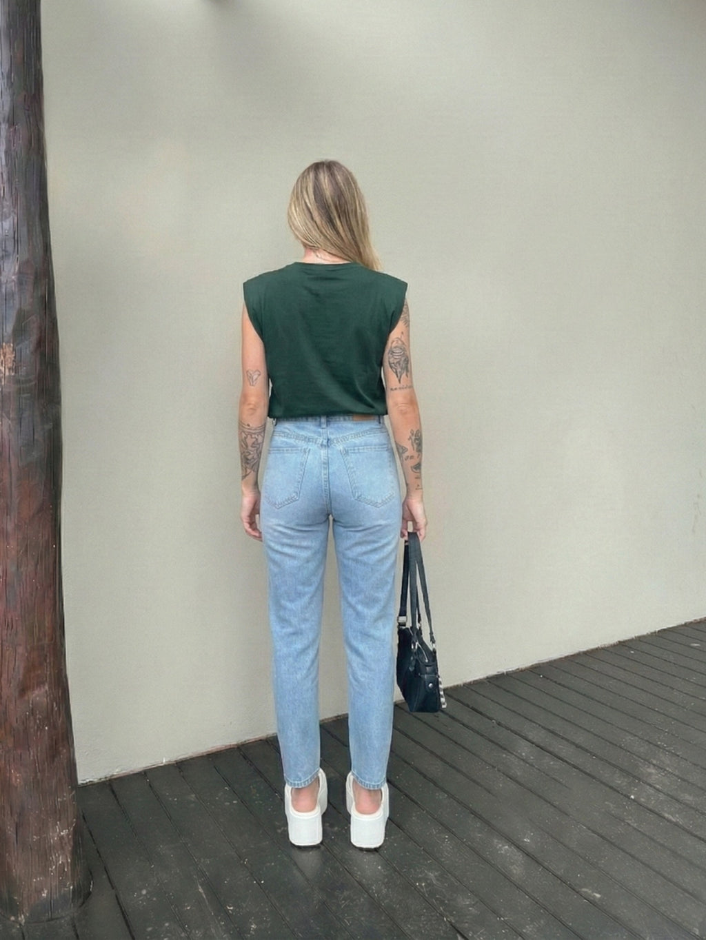 Camiseta Aveloz Feminina Muscle Tee Verde Militar