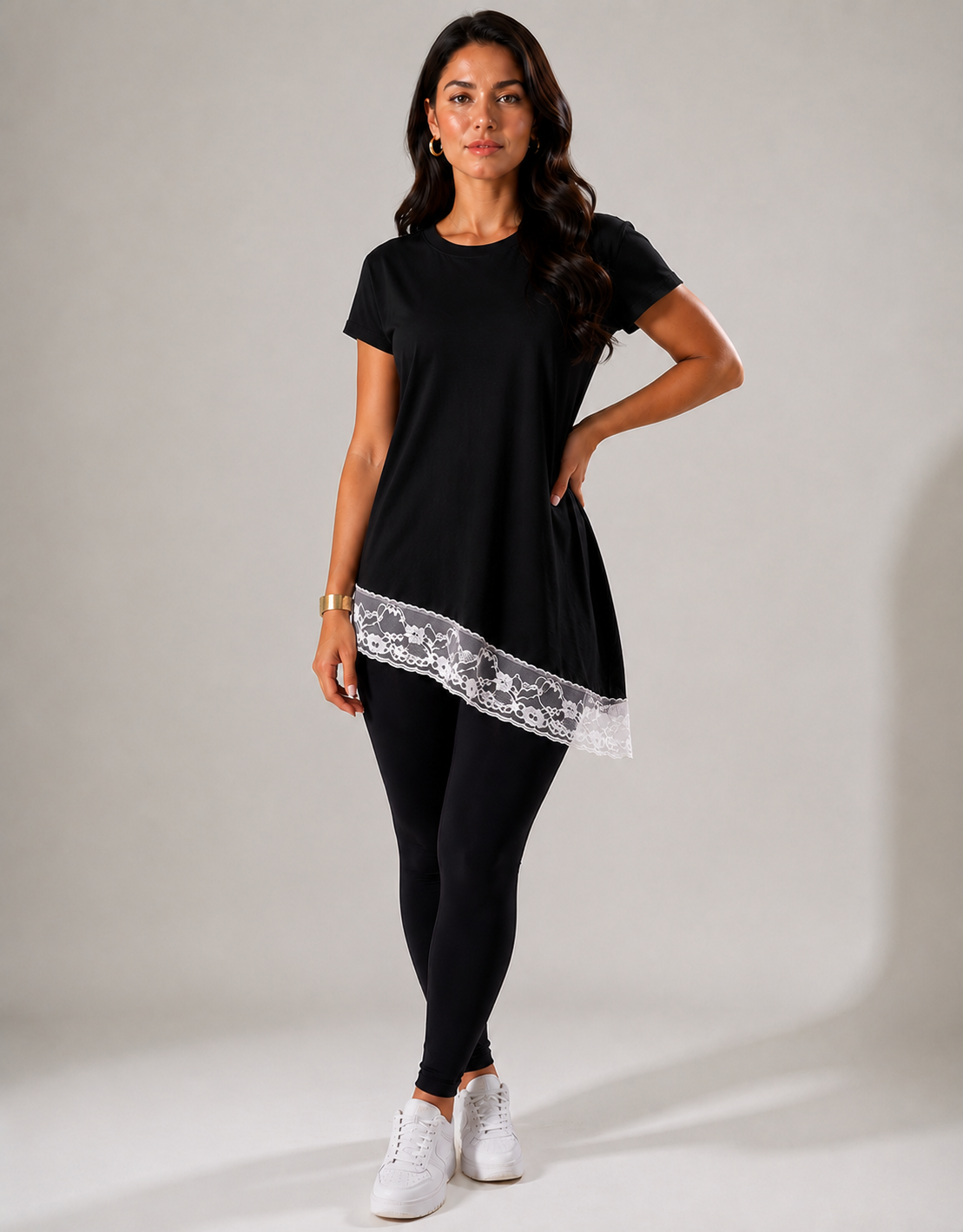 Blusa Assimétrica Feminina com Renda Preta