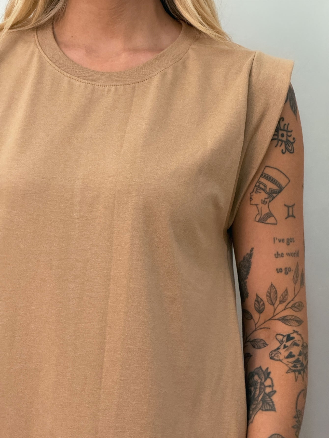 Vestido Longo Muscle Tee em Algodão com Bolso Aveloz Caramelo